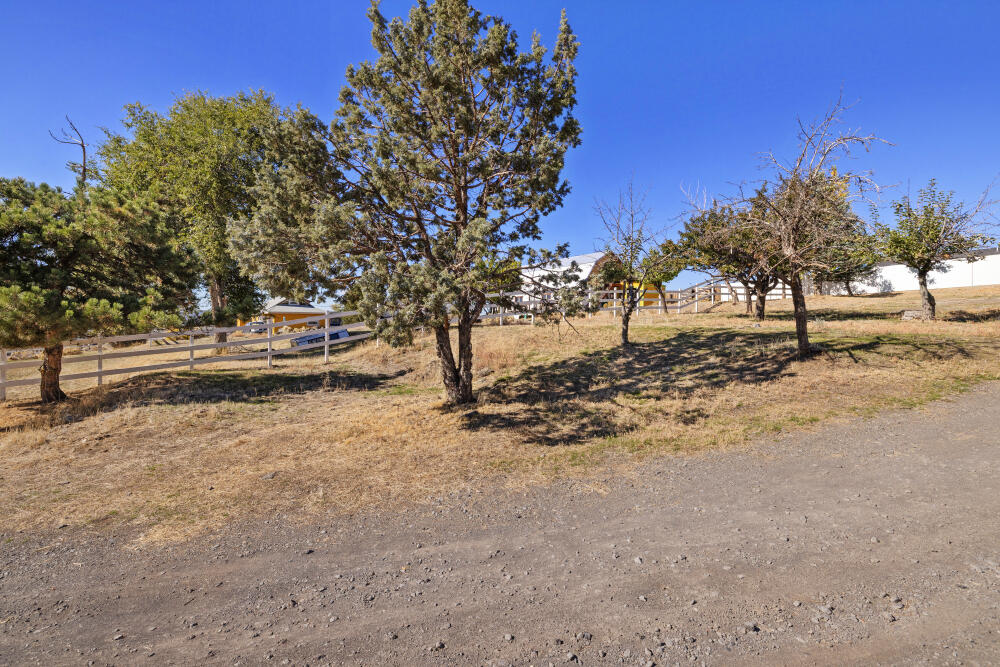 1017 Homedale Road Klamath Falls, OR 97603 - Photo 7 of 41 007