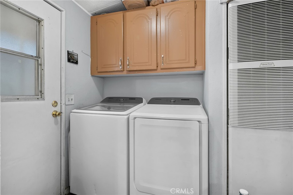 80 East Dawes, Unit 52 Perris, CA 92571 - Photo 10 of 21 a utility room with dryer and washer