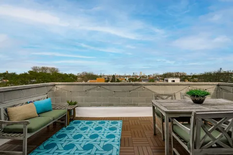 $700,000 | 2849 North Damen Avenue, Unit 3, Chicago, IL 60618