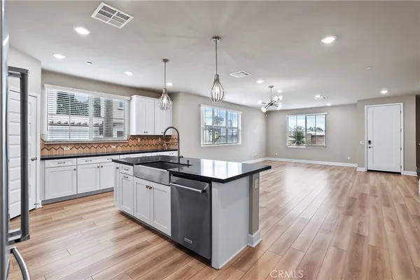 $1,300,000 | 19109 Azul Lane, Huntington Beach, CA 92648