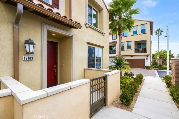 $1,300,000 | 19109 Azul Lane, Huntington Beach, CA 92648