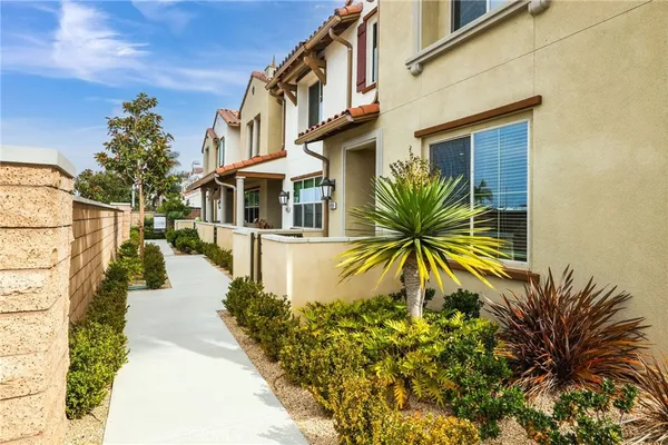 $1,300,000 | 19109 Azul Lane, Huntington Beach, CA 92648