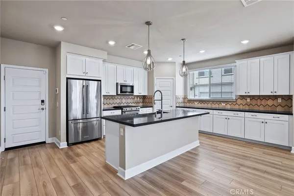 $1,300,000 | 19109 Azul Lane, Huntington Beach, CA 92648