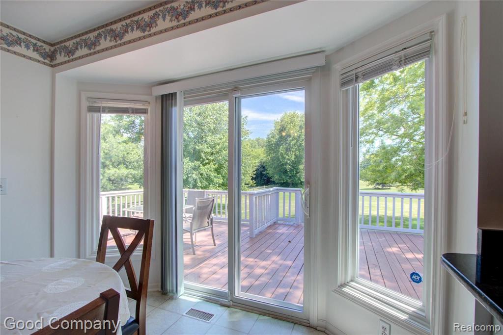864 Preswick Court Rochester Hills, MI 48307 - Photo 13 of 47