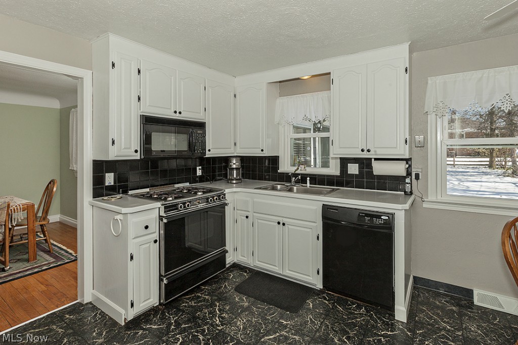 1029 Professor Road Cleveland, OH 44124 - Photo 16 of 25