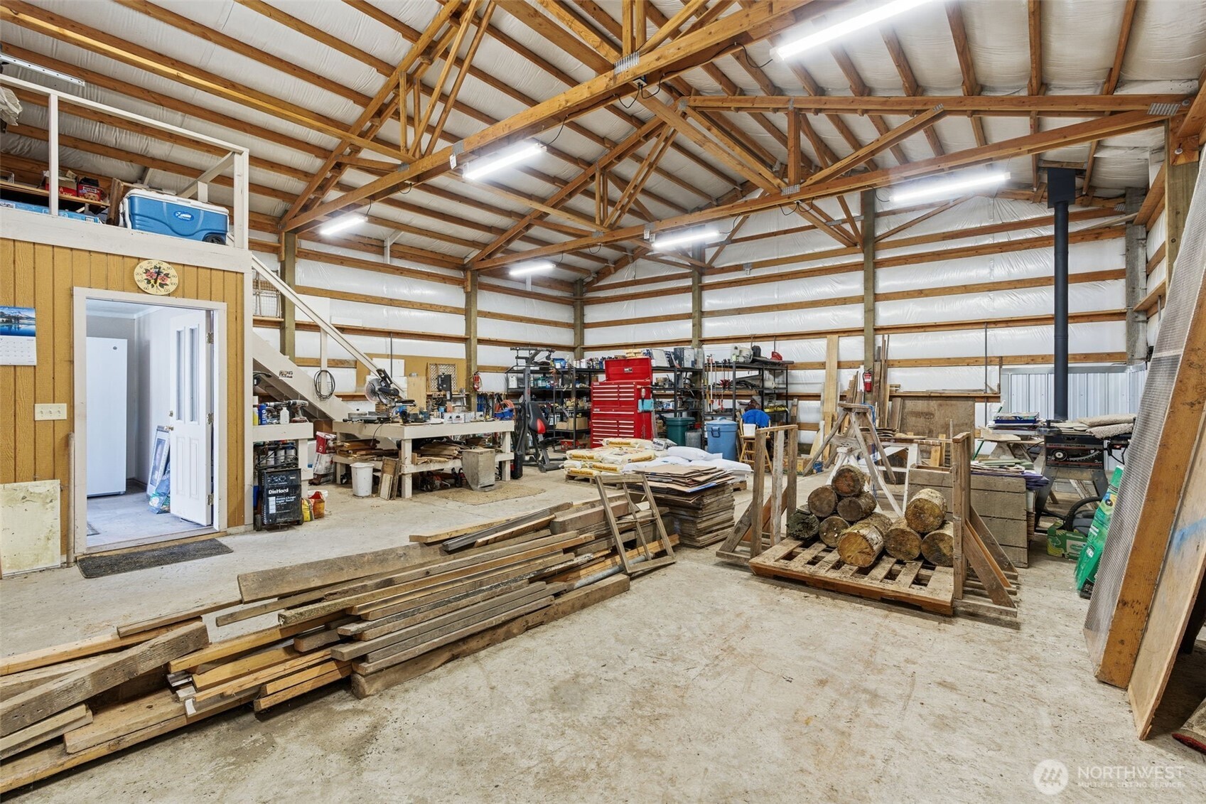 211 Echo Road Rochester, WA 98579 - Photo 21 of 39 a view of a room with gym equipment