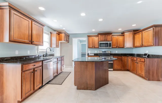 $469,900 | 8994 Calvin Circle, Newburgh, IN 47630