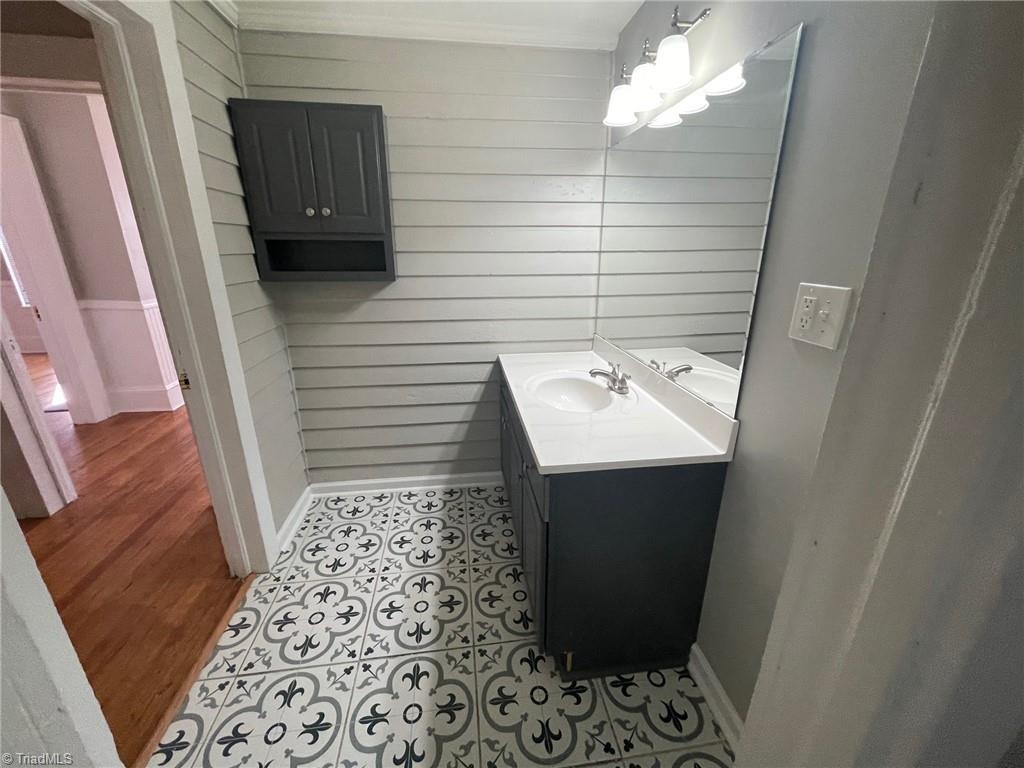 404 Cable Street High Point, NC 27260 - Photo 5 of 23 Gallery Image 5