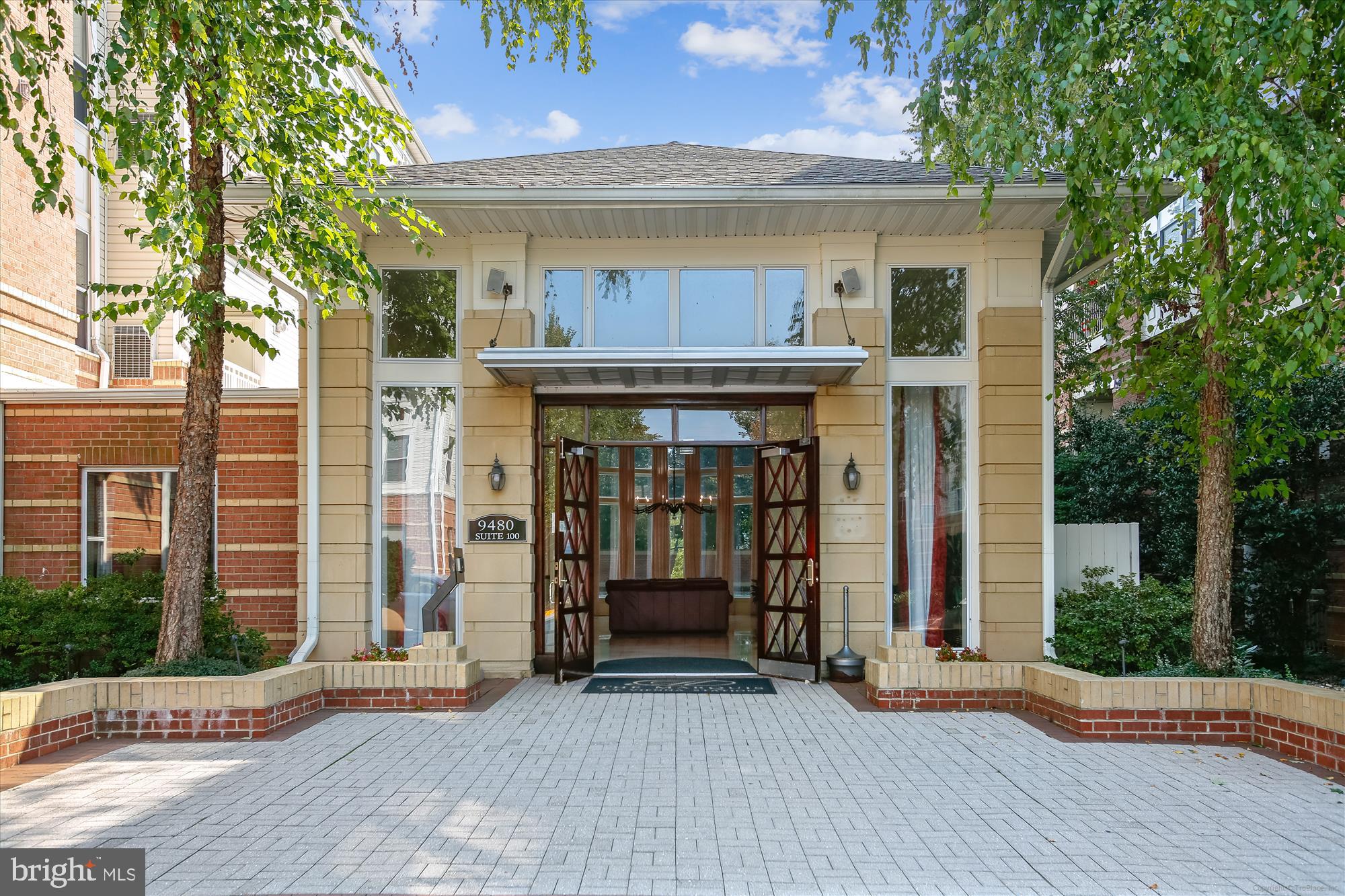 9490 Virginia Center Boulevard, Unit 130 Vienna, VA 22181 - Photo 35 of 57 a front view of a house with a porch