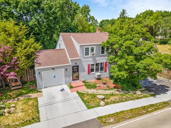 $279,900 | 614 Algonquin Road, Fox River Grove, IL 60021