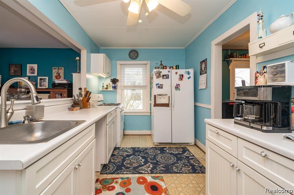 27064 Kelly Road Roseville, MI 48066 - Photo 15 of 29