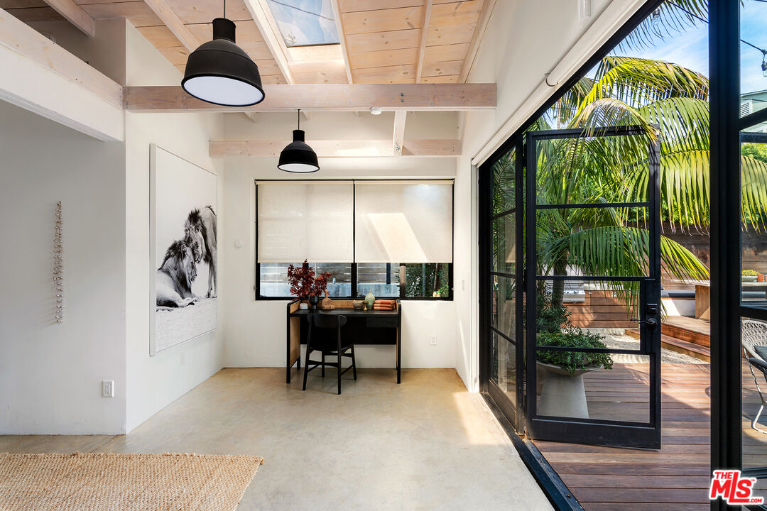 817 Crestmoore Place Venice, CA 90291 - Photo 19 of 22 a view of a livingroom with furniture wooden floor and a floor to ceiling window