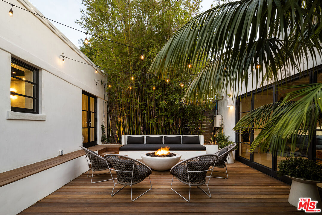817 Crestmoore Place Venice, CA 90291 - Photo 20 of 22 a view of outdoor space yard and patio