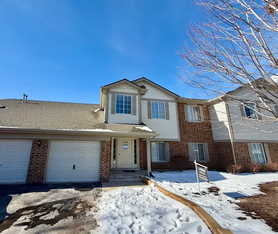$274,900 | 1744 Chesapeake Lane, Unit 4, Schaumburg, IL 60193