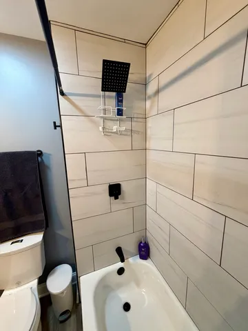 $274,900 | 1744 Chesapeake Lane, Unit 4, Schaumburg, IL 60193