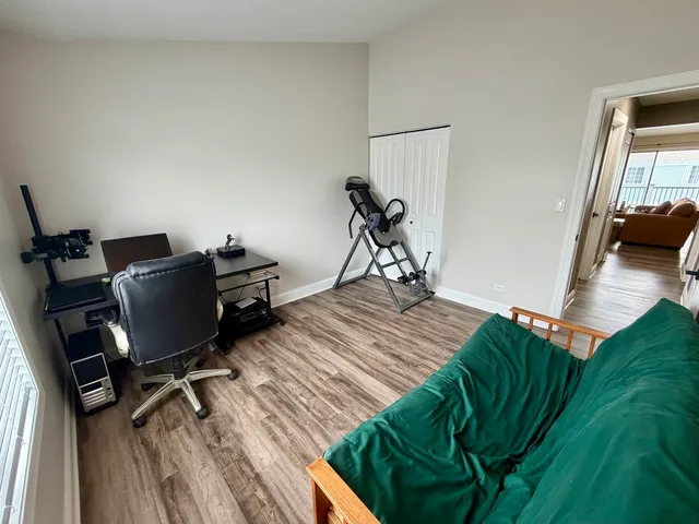 $274,900 | 1744 Chesapeake Lane, Unit 4, Schaumburg, IL 60193