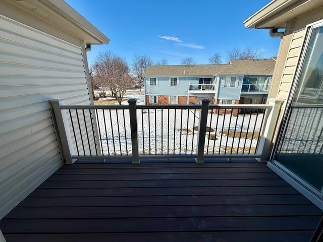 $274,900 | 1744 Chesapeake Lane, Unit 4, Schaumburg, IL 60193