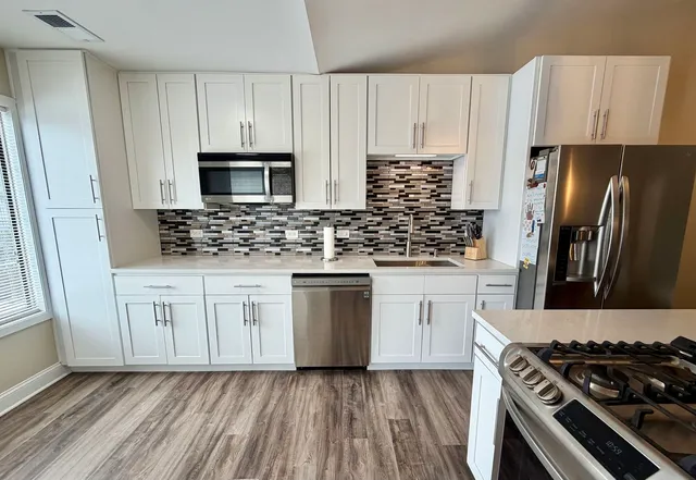 $274,900 | 1744 Chesapeake Lane, Unit 4, Schaumburg, IL 60193