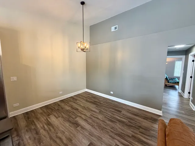 $274,900 | 1744 Chesapeake Lane, Unit 4, Schaumburg, IL 60193