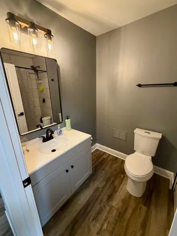 $274,900 | 1744 Chesapeake Lane, Unit 4, Schaumburg, IL 60193