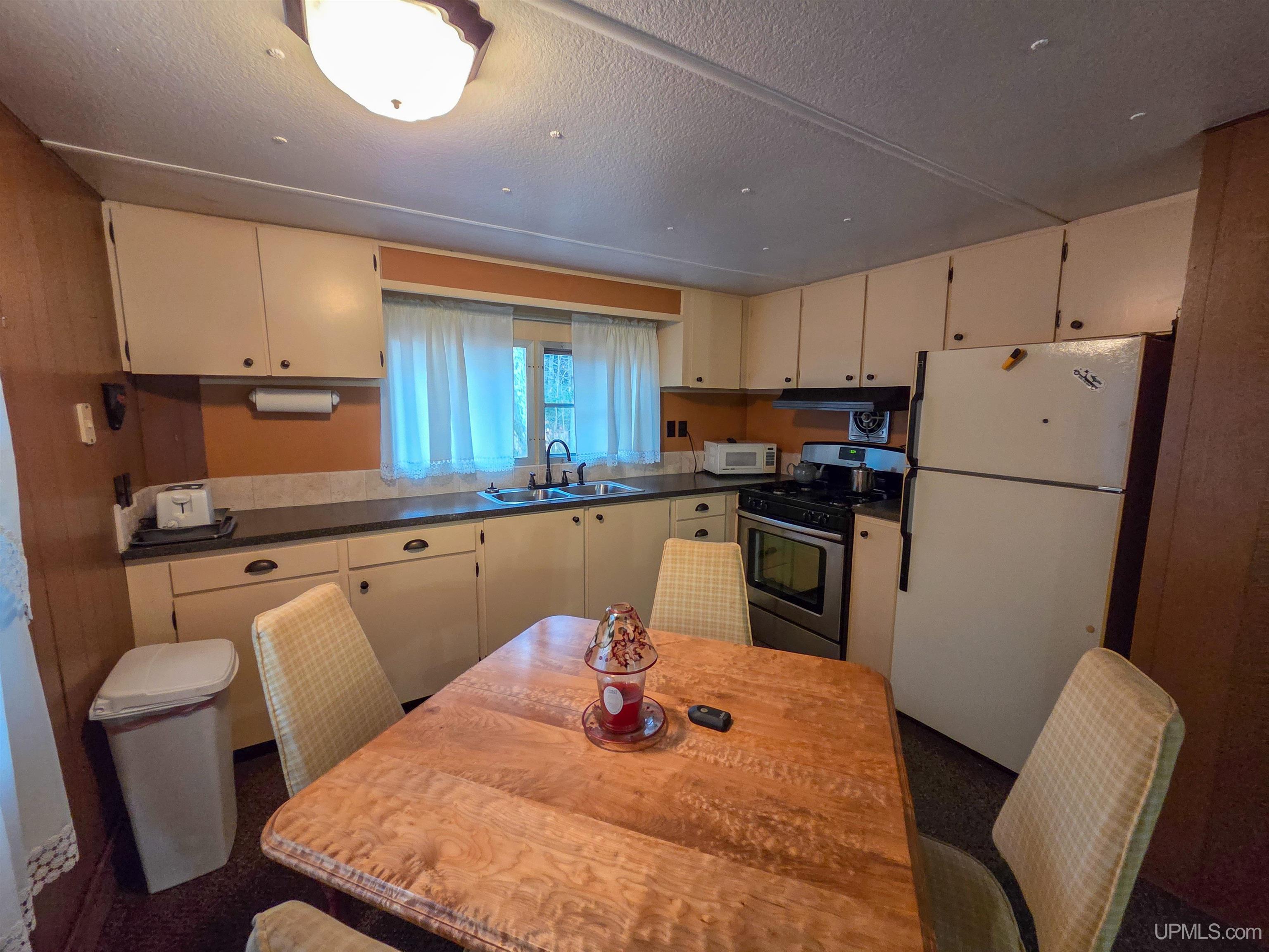 9970 Graves Road Manistique, MI 49854 - Photo 5 of 29 Gallery Image 5