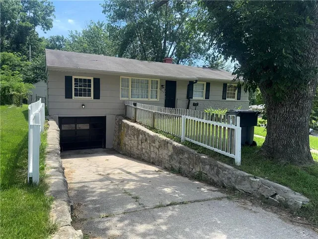 $219,000 | 8955 East 54th Street, Raytown, MO 64133