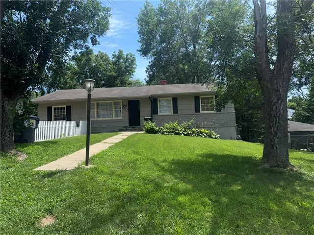$219,000 | 8955 East 54th Street, Raytown, MO 64133