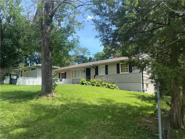 $219,000 | 8955 East 54th Street, Raytown, MO 64133