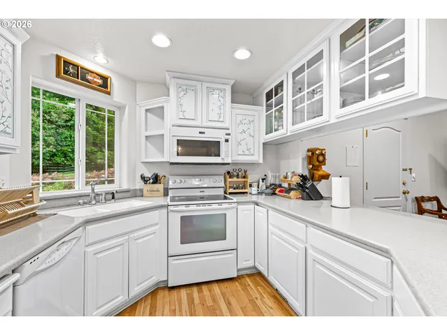 $465,000 | 419 Idlewild Drive, Cave Junction, OR 97523