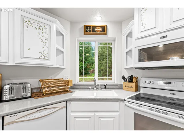 $465,000 | 419 Idlewild Drive, Cave Junction, OR 97523