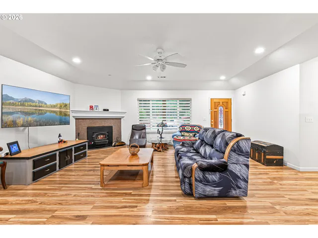 $465,000 | 419 Idlewild Drive, Cave Junction, OR 97523