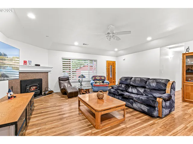 $465,000 | 419 Idlewild Drive, Cave Junction, OR 97523