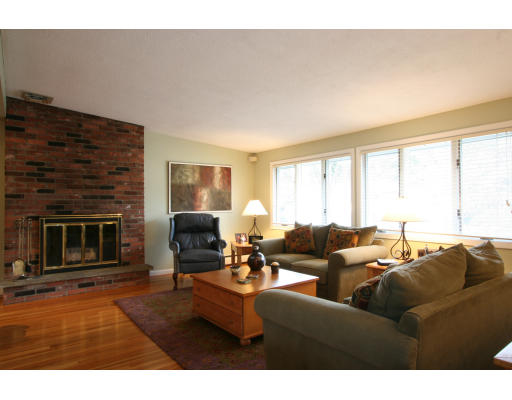92 Damon Road Needham, MA 02494 - Photo 4 of 10