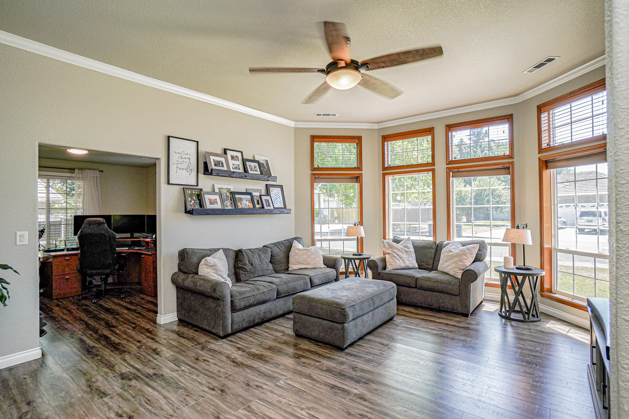 930 Amanda Way Central Point, OR 97502 - Photo 2 of 28 7