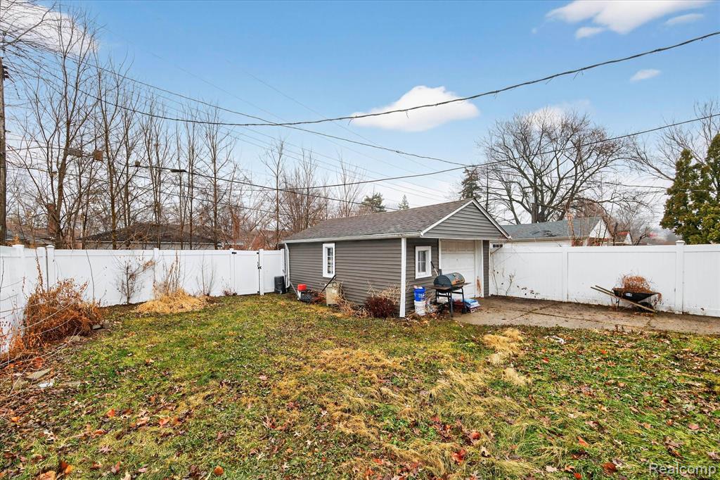 21211 Newcastle Road Harper Woods, MI 48225 - Photo 38 of 39 Gallery Image 38