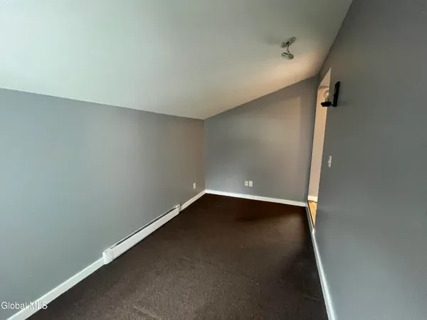 $1,275 | 1643 1st Street, Unit 2, Rensselaer, NY 12144