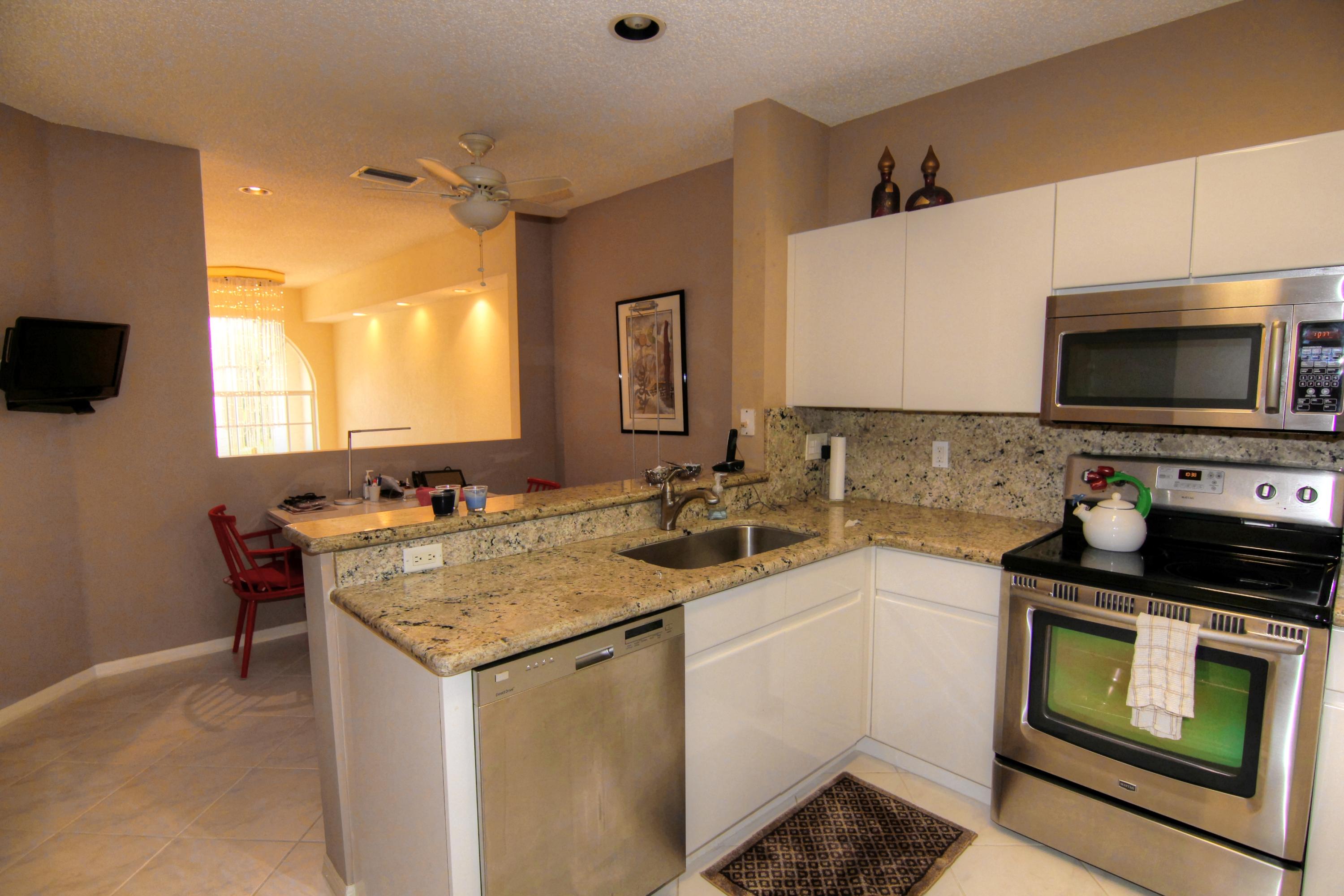 6253 Graycliff Drive, Unit D Boca Raton, FL 33496 - Photo 9 of 17 IMG_6247