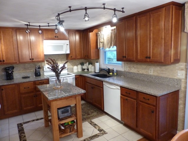 2 R Mills Farm Circle, Unit R Derry, NH 03038 - Photo 5 of 25 Gallery Image 5
