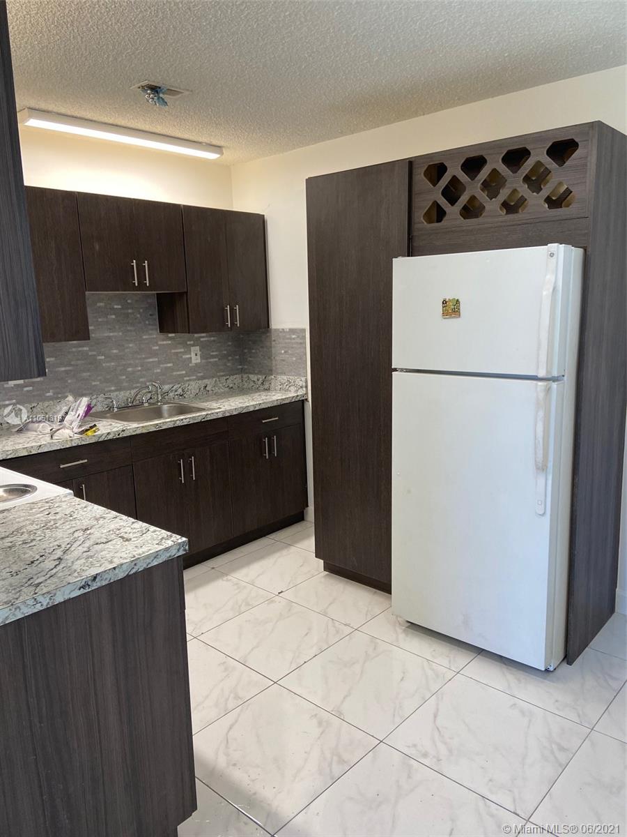 851 Southwest 9th Street, Unit 2 Hallandale Beach, FL 33009 - Photo 4 of 8