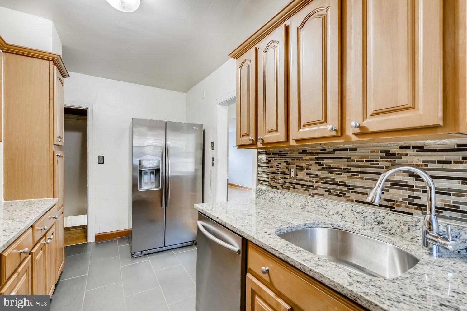 1717 Kennoway Road Towson, MD 21286 - Photo 13 of 31 Ceramic tile backsplash too