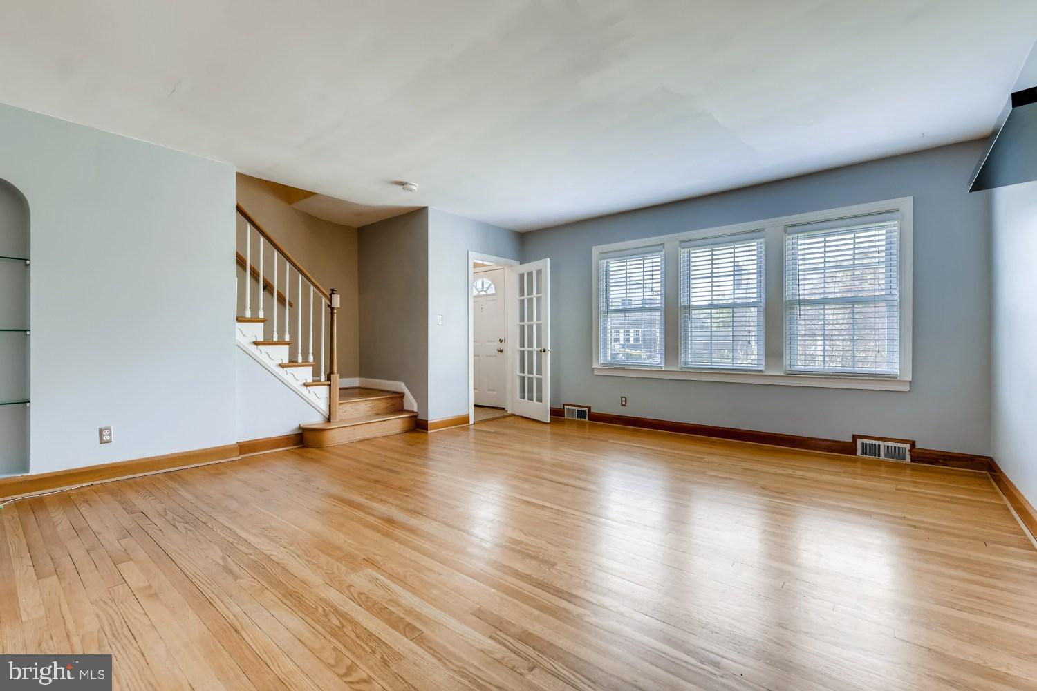 1717 Kennoway Road Towson, MD 21286 - Photo 5 of 31 Sunlight just pours into this living room