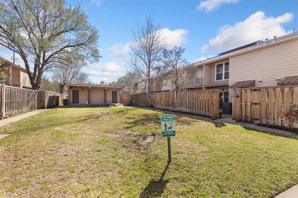 3740 Vitruvian Way, Unit D Addison, TX 75001 - Photo 24 of 33 Dog run area behind fence