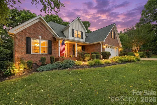 $500,000 | 1197 Waterford Drive, Hickory, NC 28602