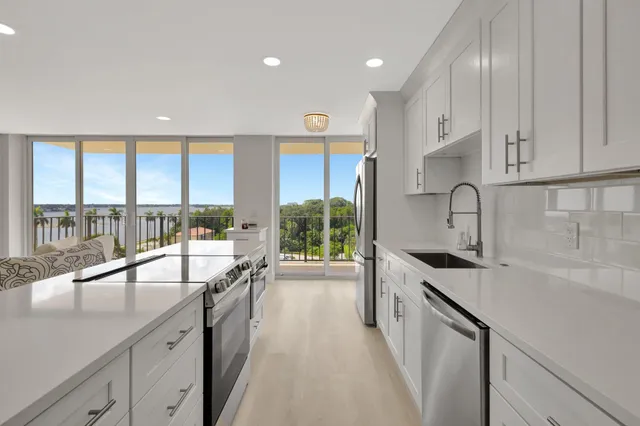 $588,000 | 1801 South Flagler Drive, Unit 701, West Palm Beach, FL 33401