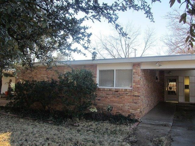 2513 47th Street Lubbock, TX 79413 - Photo 2 of 10 a front view of a house with yard