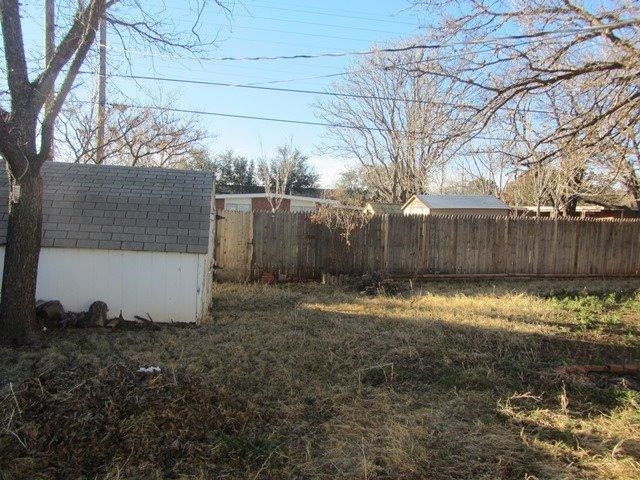 2513 47th Street Lubbock, TX 79413 - Photo 7 of 10 a backyard of a house