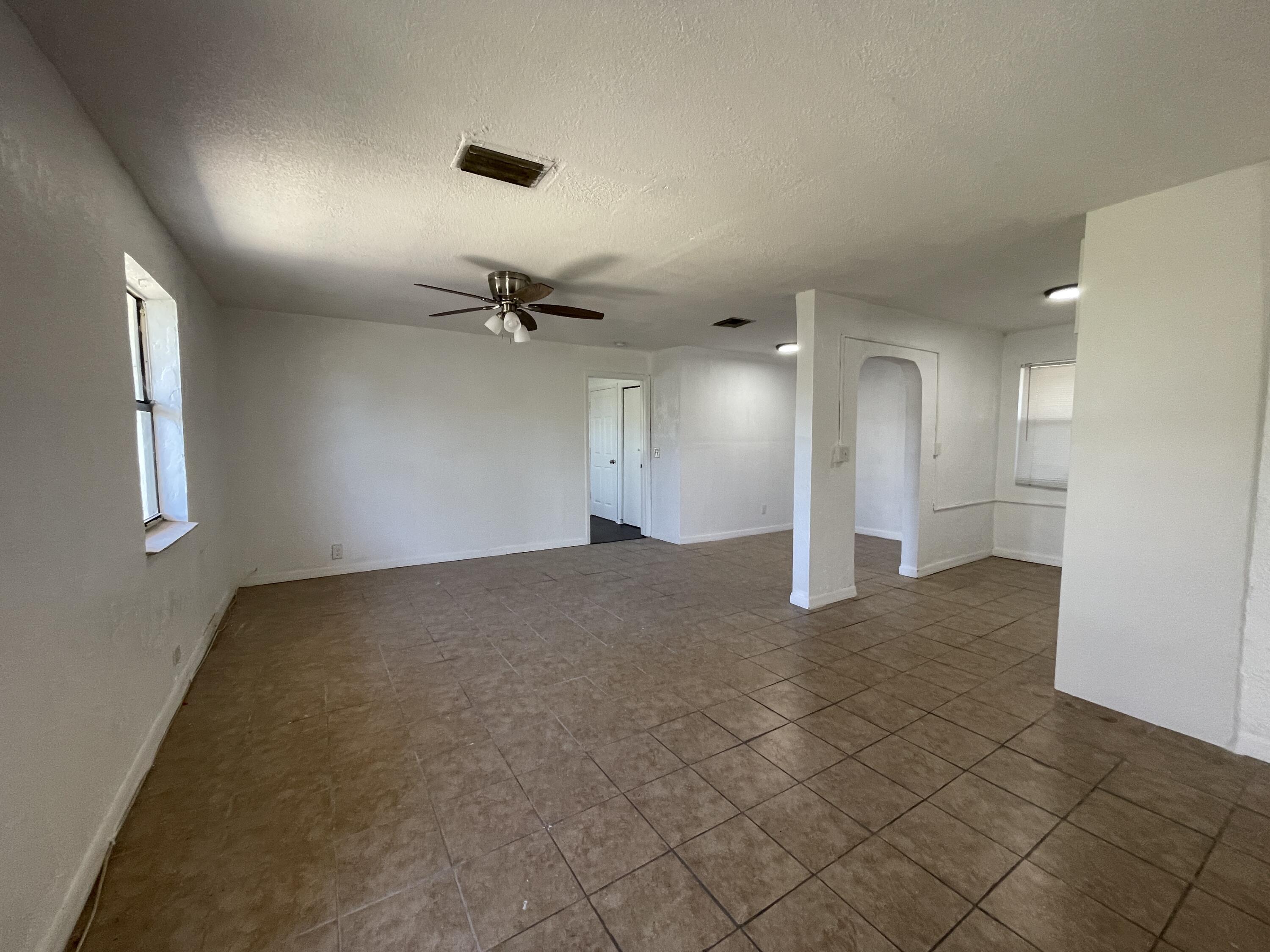632 West 5th Street Riviera Beach, FL 33404 - Photo 5 of 7 E293487B-01E0-4257-A9DC-A7707C4FCE94