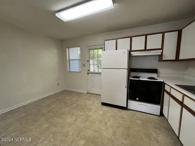 $995 | 3320 Bridges Street, Unit 4, Morehead City, NC 28557