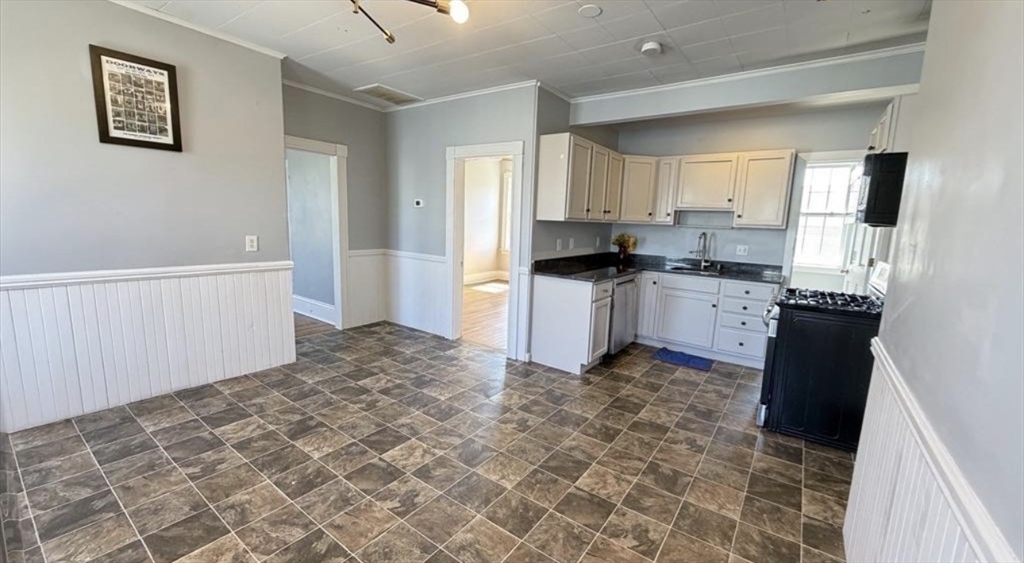 70 Vale Street, Unit 3 Worcester, MA 01604 - Photo 2 of 10