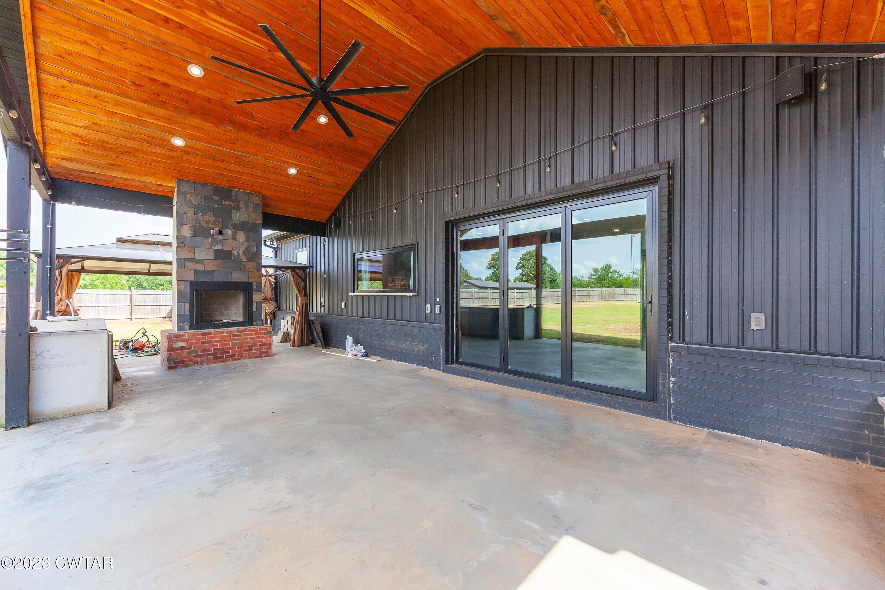 585 Smith Road Luray, TN 38352 - Photo 4 of 29 585_smith_rd-06